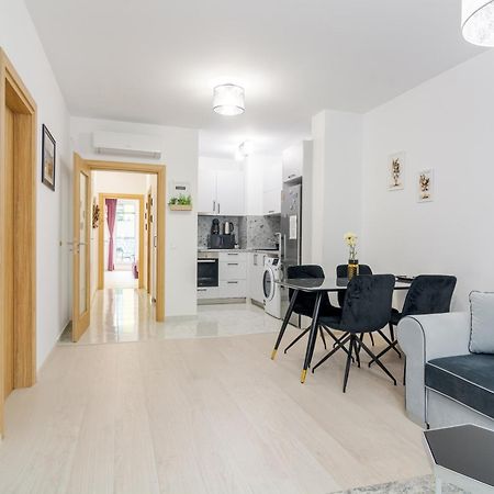 Paris Luxury Top Centre 2Bdr Apt W Work Desk And Wifi Near Nevsky Cathedral صوفيا المظهر الخارجي الصورة